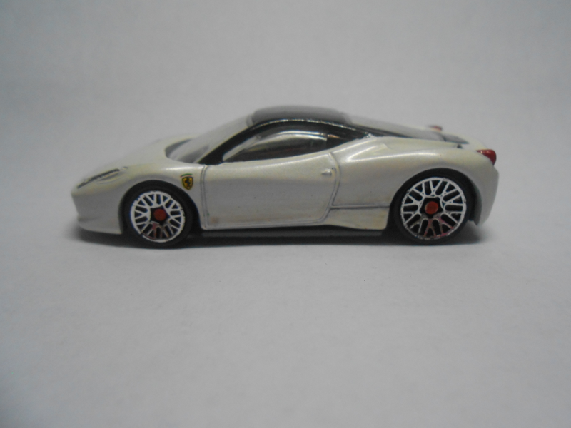 Illustration for article titled Putting details on the Hotwheels Ferrari 458 Italia